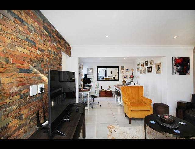 2 BEDROOM APARTMENT FOR SALE IN ISLAND VIEW